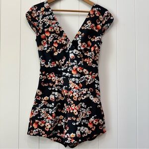 Bebe Emma Bow Romper Floral Open Back V Neck Cap Sleeve Women’s Small